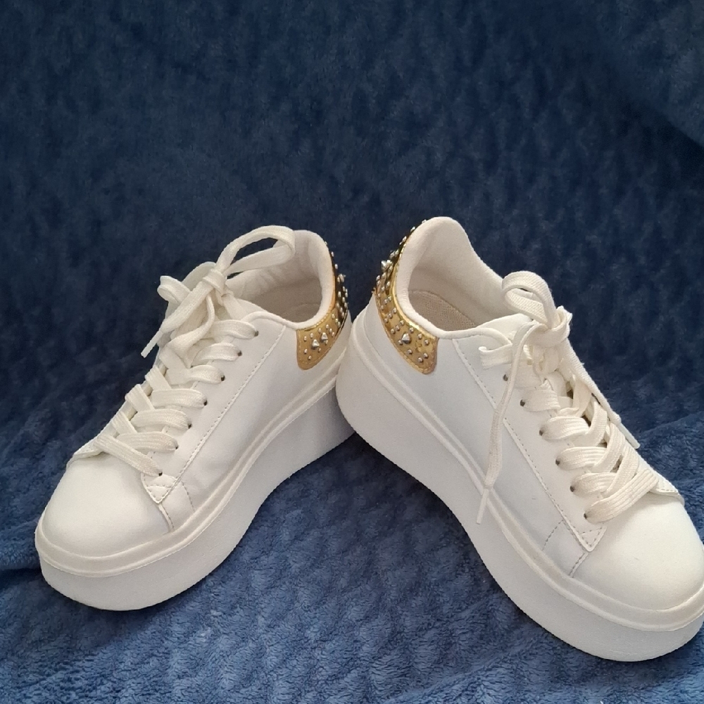 Elegant White and Gold Women's Sneakers